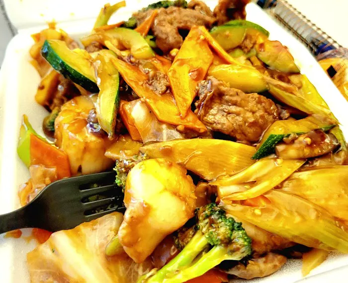 Yi's Chinese Restaurant 8
