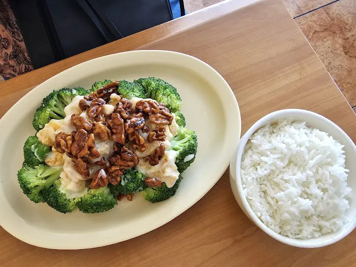Yan's Chinese Food 6