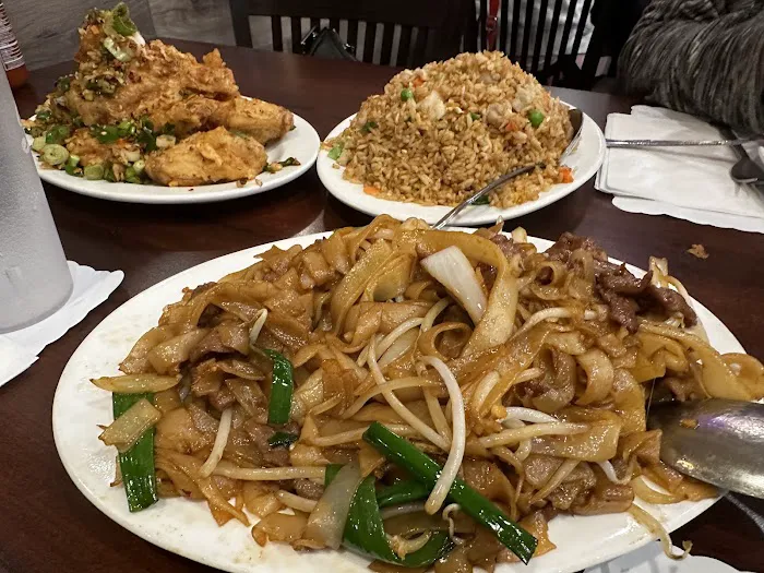 Golden Chopsticks Restaurant 6