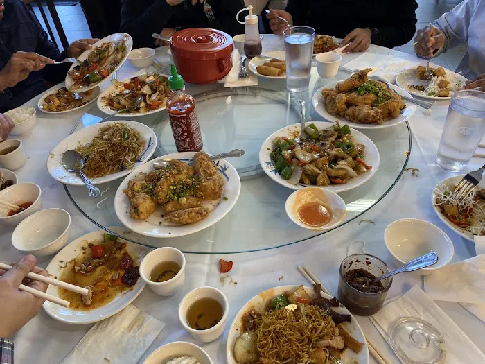 Hong Kong BBQ Dim Sum & Kitchen 6