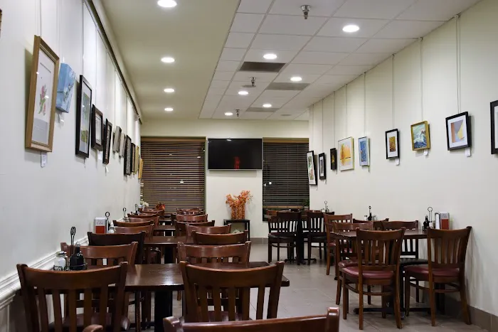 Wok 'N Roll Chinese Cafe 8