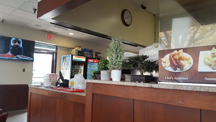 Wok 'N Roll Chinese Cafe 3