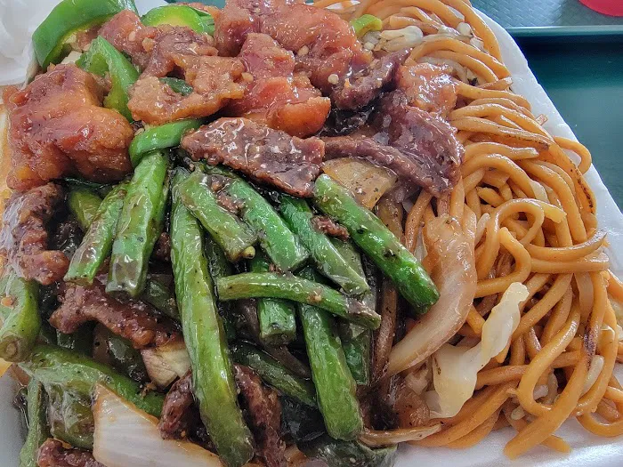 Lucky Chinese Food 10
