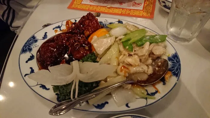 Su's Garden Chinese Restaurant 3
