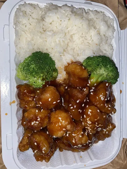 Lee's Chinese Kitchen 1