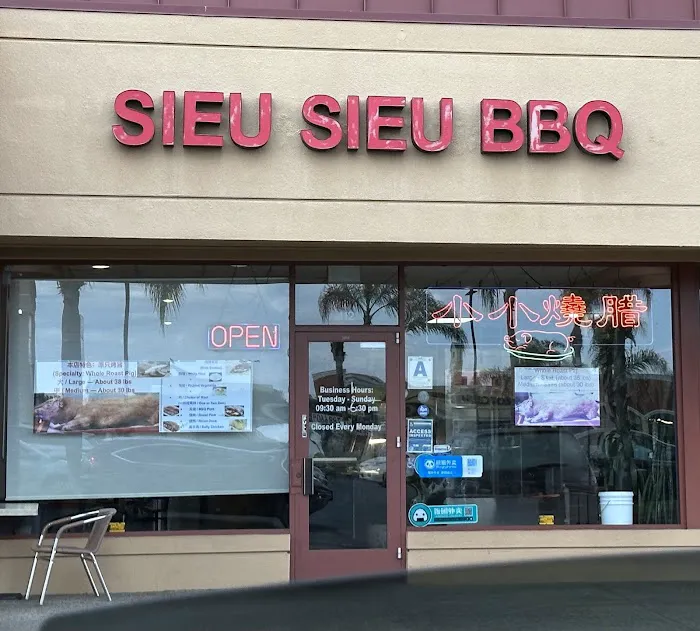 Sieu Sieu BBQ Noodle House (小小燒臘) 10