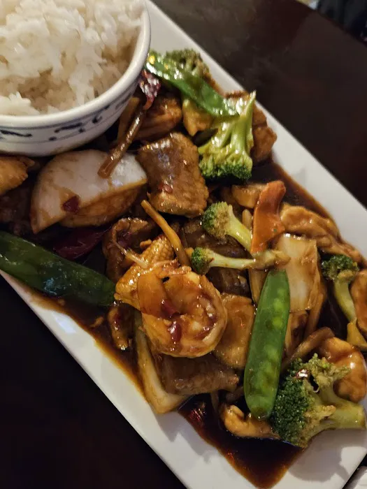 Yummy’s Restaurant 7