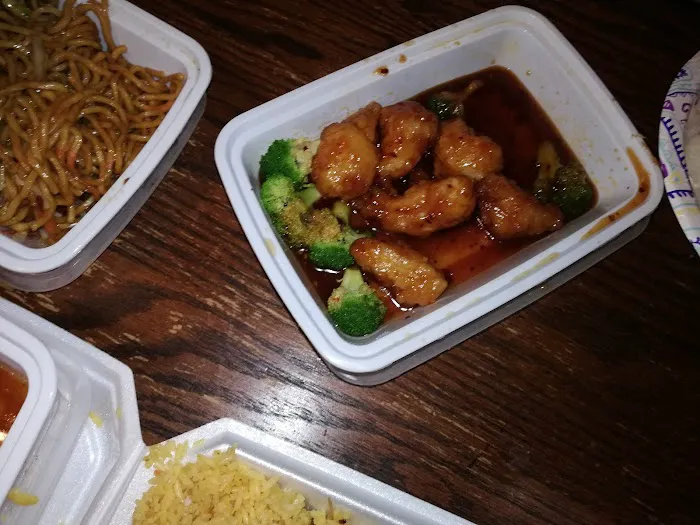 Golden Crown Chinese Restaurant 3