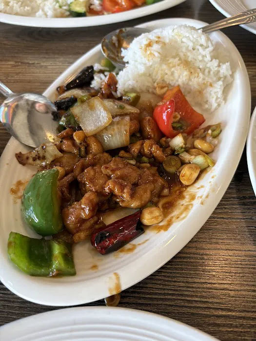 Shanghai Pine Gardens Restaurant 8