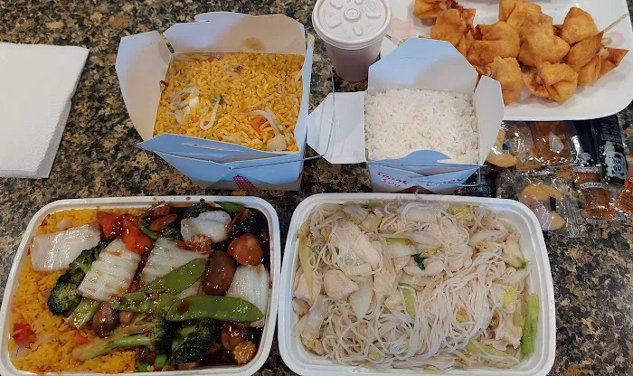 Huas Garden Chinese Restaurant 6