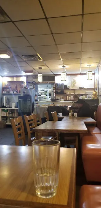 Hong Kong Noodle & Sariku Sushi 7