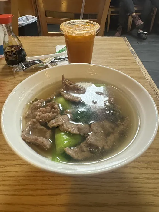 Hong Kong Noodle & Sariku Sushi 5