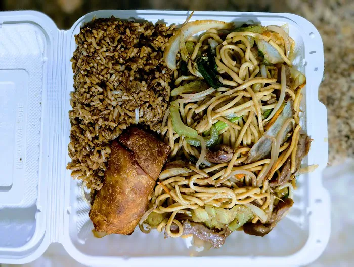 Lucky Inn Wok 7