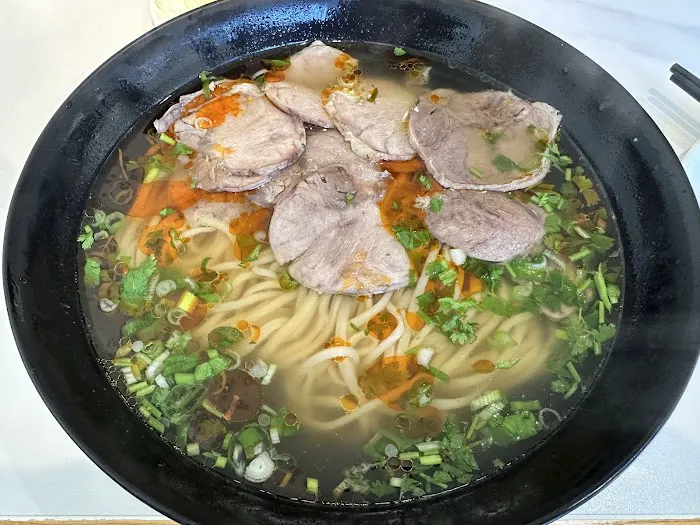 Seasons Noodles & Dumplings Garden 4