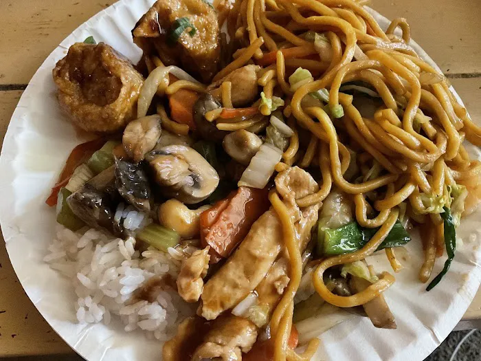 Ginmiya (Chinese Japanese & Thai Restaurant) 10