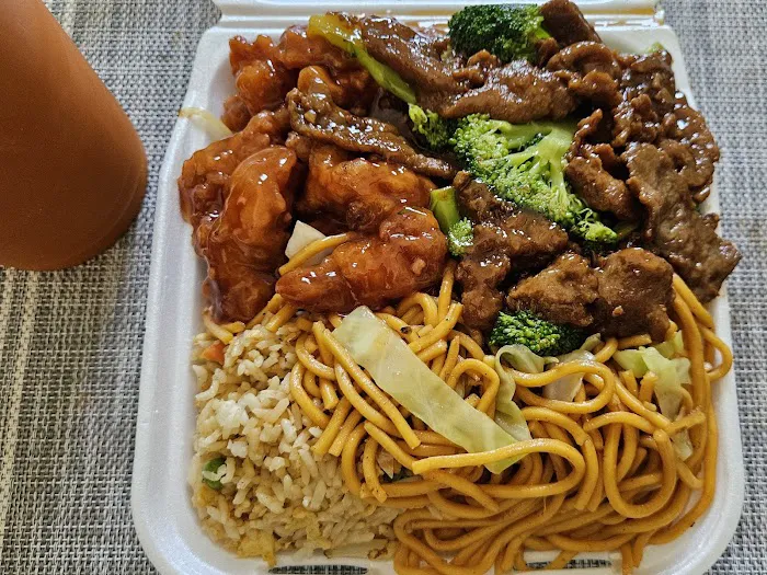 Happy Plus Chinese Restaurant 10
