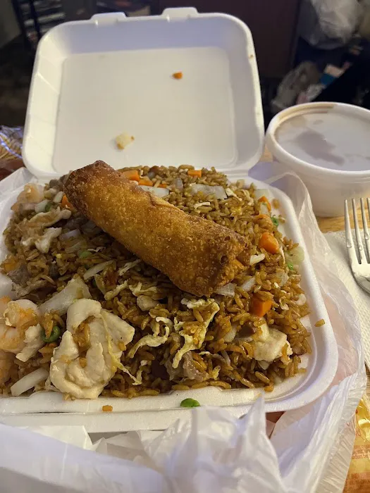 Golden Egg Roll Chinese Restaurant 8
