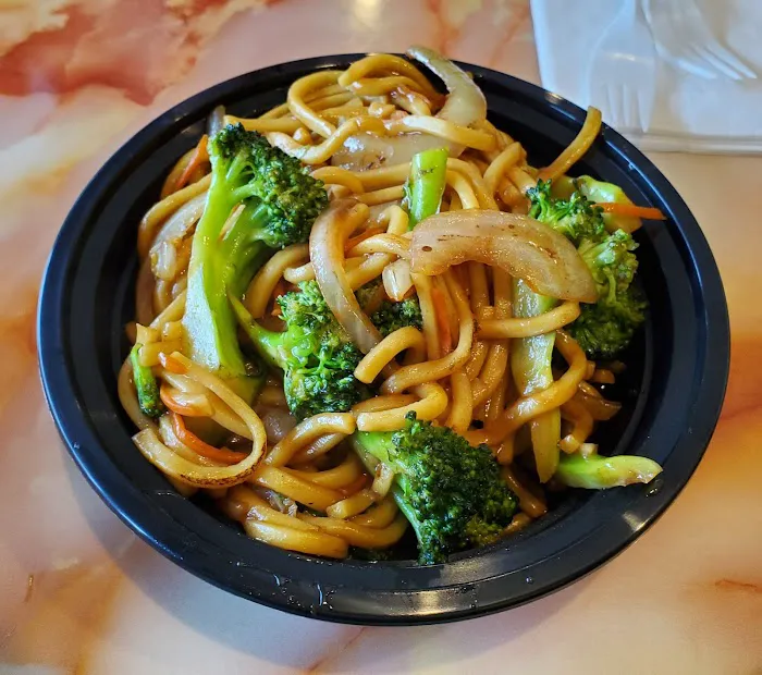 Lucky Wok Asian Cafe 4