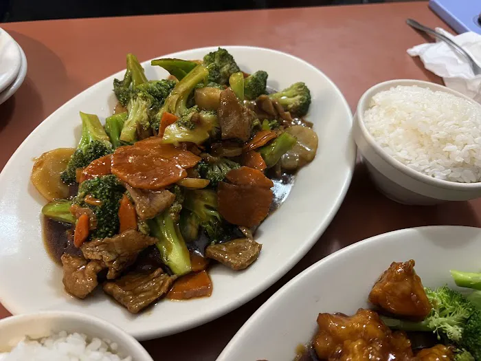 Lulu's Rice & Noodles 7