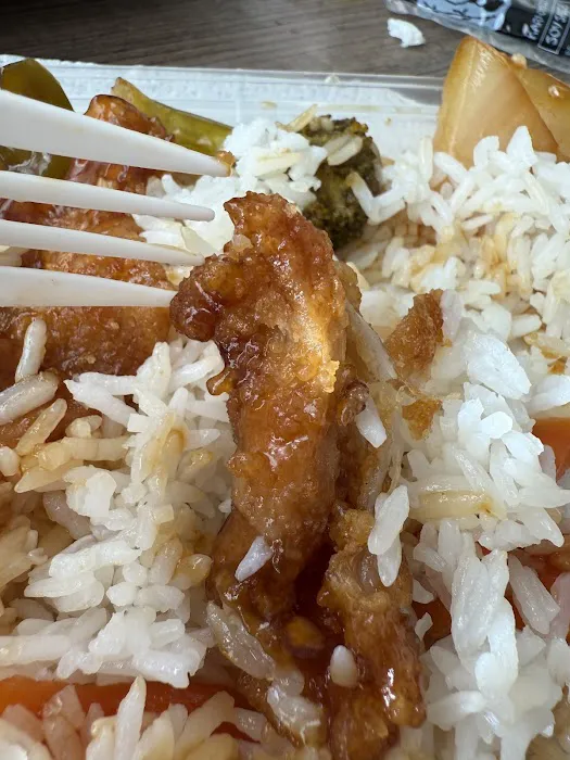 Golden Wok Chinese Restaurant 3