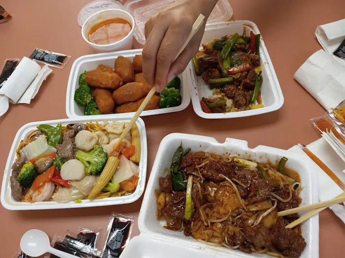 Yuen's Garden Chinese Restaurant 10