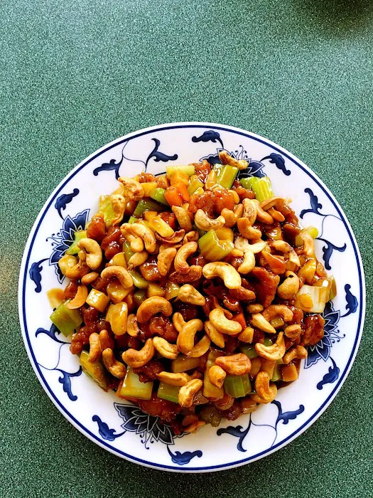Lucky Cafe Chinese Restaurant 3