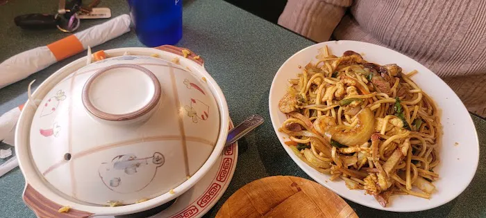 Lucky Cafe Chinese Restaurant 5