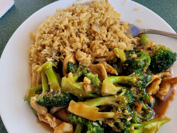 Lucky Cafe Chinese Restaurant 7