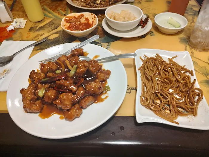 Lucky Sushi & Chinese Restaurant 6