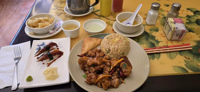 Lucky Sushi & Chinese Restaurant 3