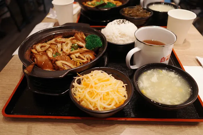 Sizzling Pot House (鼎香砂锅馆) 9