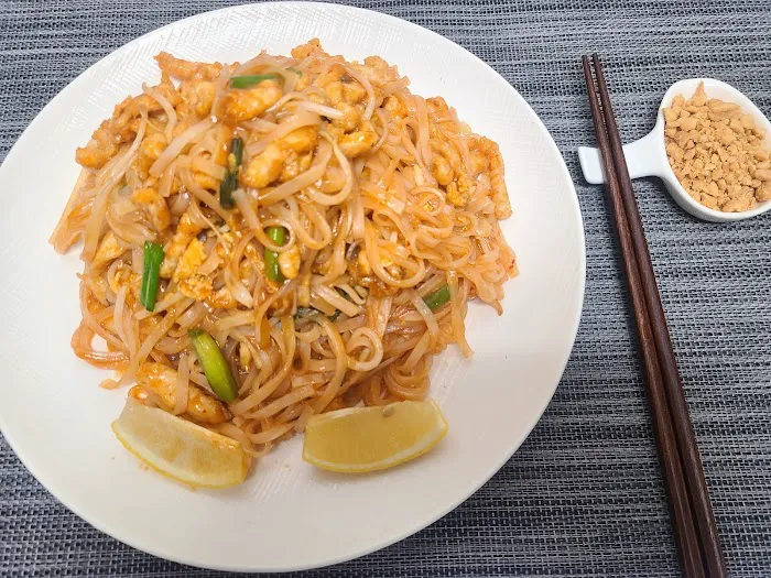 Chen's Kitchen Restaurant 8