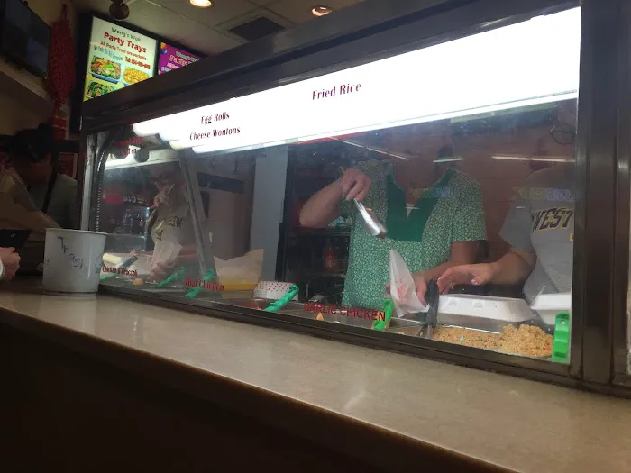 Wong's Wok 12