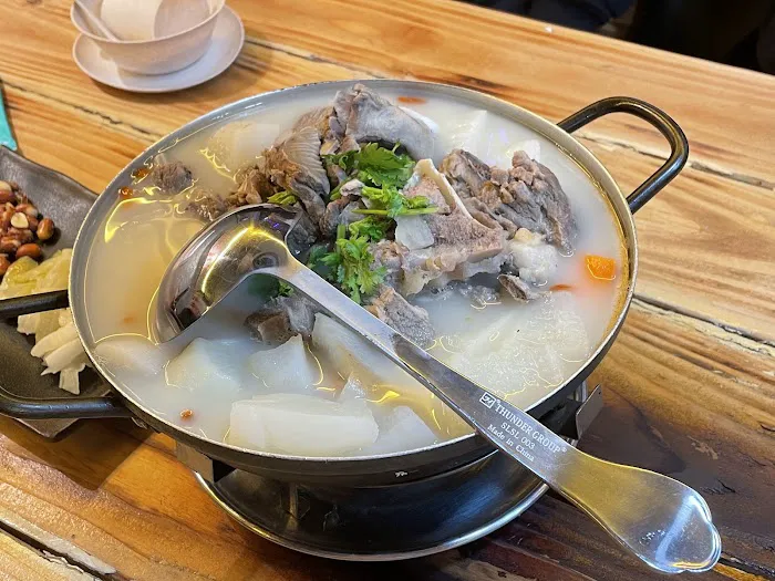 砂锅爱上串儿 Bian Liang Restaurant 8