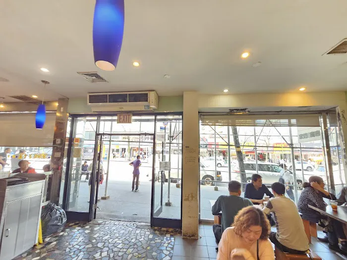 Tong's Cafe 4