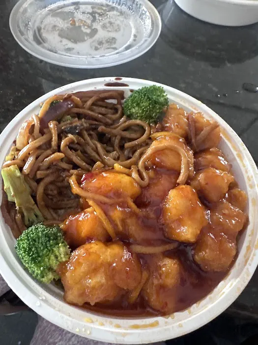Chen's Yummy House 7