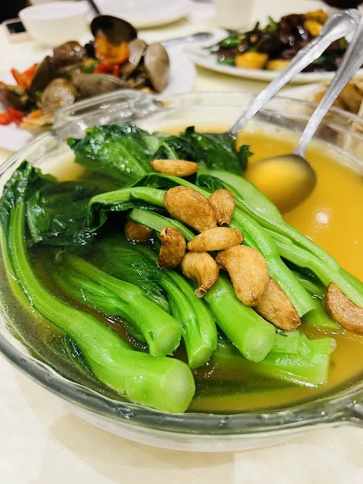 Tin's Teapot Bistro 7