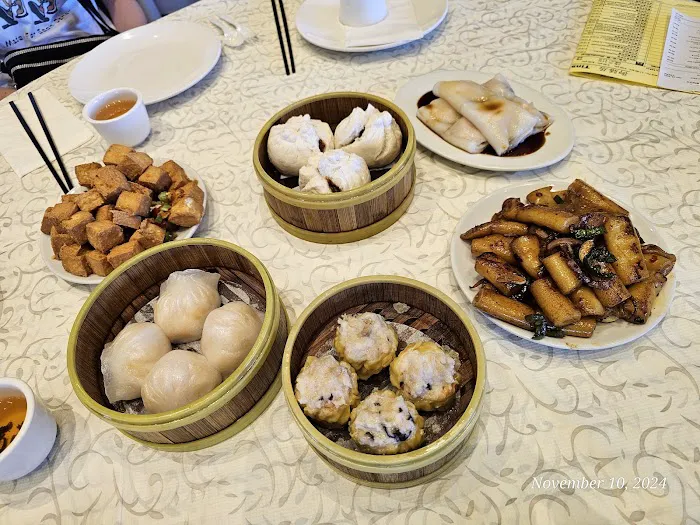 Tin's Teapot Bistro 4