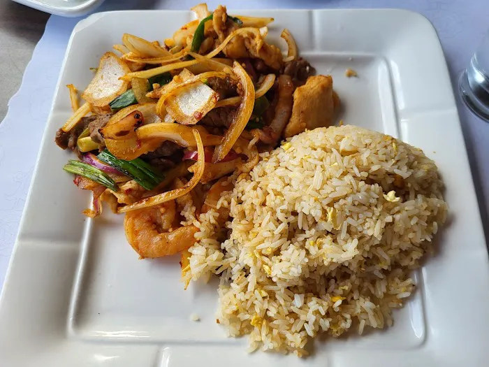 Leo's Chinese Restaurant 4