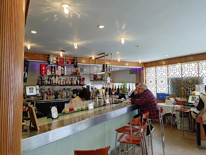 R & G Lounge 4