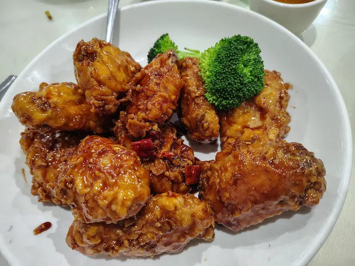 Chang's Kitchen Restaurant 6