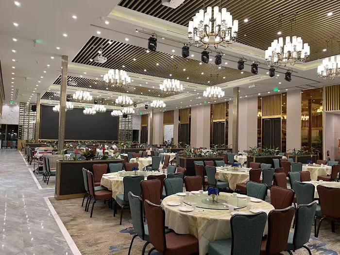 H. L. Peninsula Restaurant 1