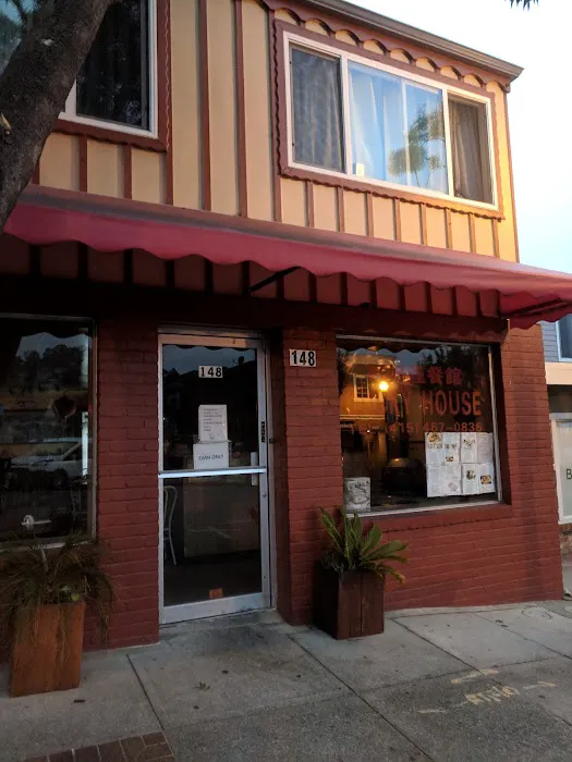 Lucky House Restaurant 4