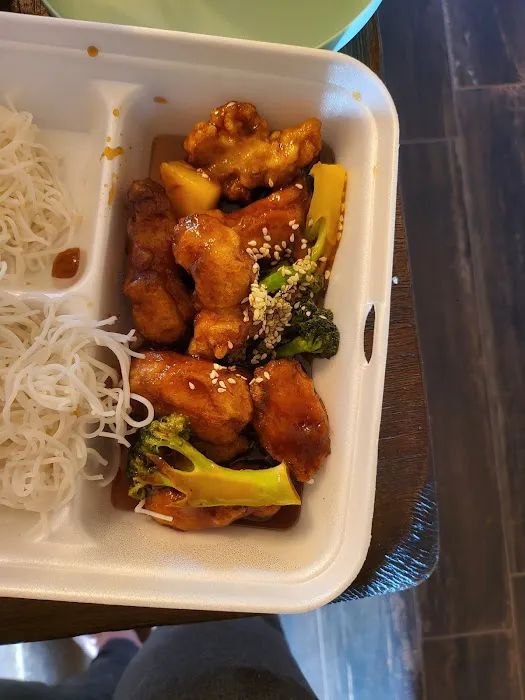 Happy Wok Asian Diner 5