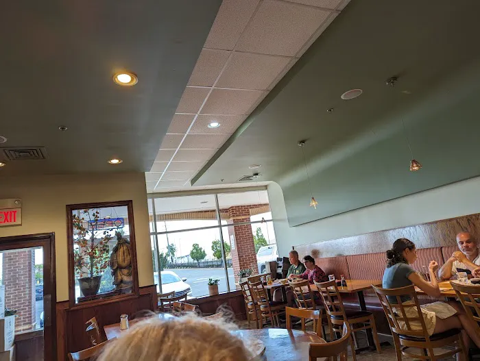 Young Chow Cafe Chinese and Thai Restaurant 6