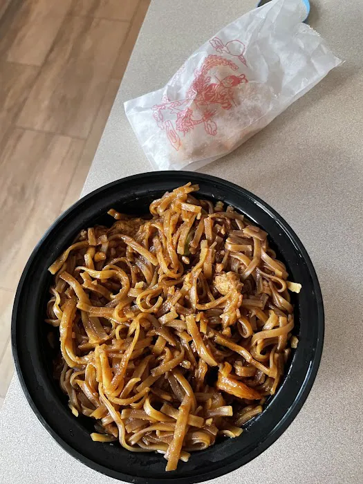 Young Chow Cafe Chinese and Thai Restaurant 5