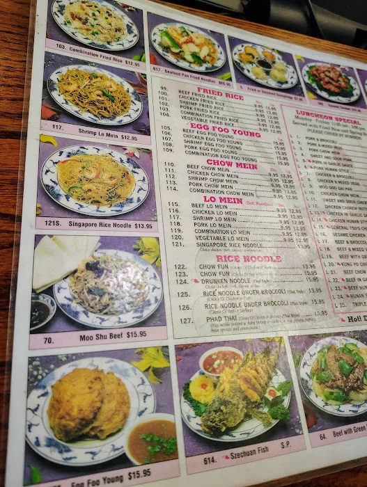 Young Chow Cafe Chinese and Thai Restaurant 8