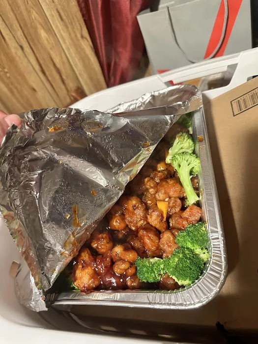 Kin's Wok Restaurant 8
