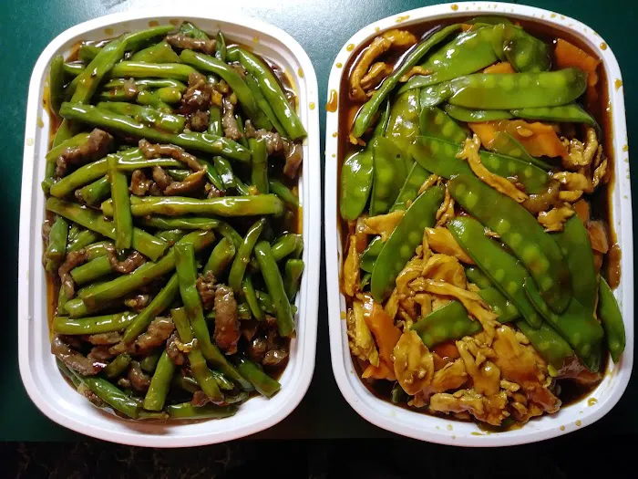 Lucky Chens Kitchen 4