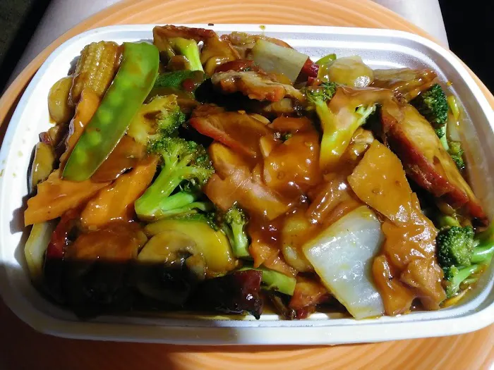 Lucky Chens Kitchen 8